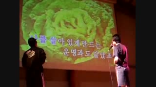 لی جونگ هیون زمان دبیرستان اجرای ترانه ای در مدرسه اش