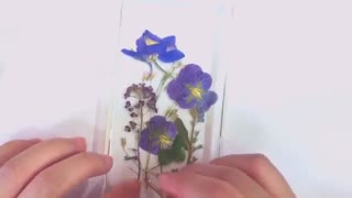 قاب گوشی با گل خشک