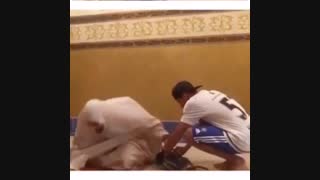 پول دزدی هنگام نماز مادران