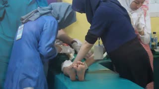 کلیپ ختنه کردن یک پسر توسط یک خانم محجبه