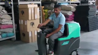 اسکرابر با راننده - زمین شوی سرنشین دار - کف شوی صنعتی
