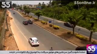 حمله خشونت‌آمیز سرنشین‌های موتورسیکلت به اتومبیل یک خانواده در تایلند