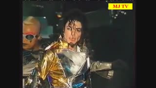 اجرای کوتاه آهنگ «In The Closet» مایکل جکسون