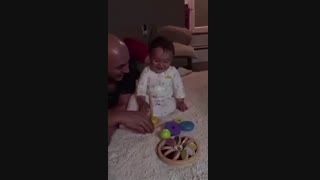 بچه خوش خنده