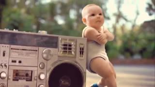 تیزر کمپین تبلیغات (آب معدنی Evian ) از تبلیغات پر بیننده آمریکا - سرشار از جوانی و تحرک