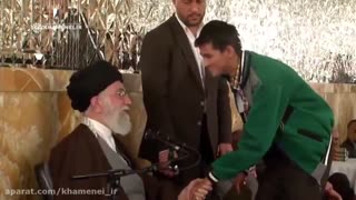 برشی از فیلم دیدار خانواده شهدای لشکر فاطمیون با رهبری