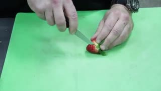 تزیین کیک با توت فرنگی ۱