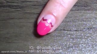 طراحی ناخن زیگزاگ Negative space zigzag nail art