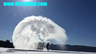 حرکت نمایشی با آب