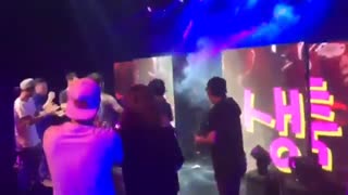 Rain یکی از همکاراش رو برای تولدش سورپرایز کرد، در کنسرت  توکیو 5 خرداد 95