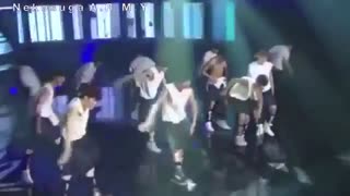 پاره شدن لباس بی تی اس در اجرای زنده