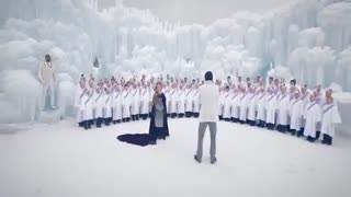 خواندن اهنگ السا توسط این دختر بچه