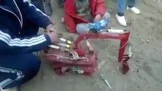 ساخت بیل مکانیکی دستی توسط پسربچه افغانی بسیارزیبا