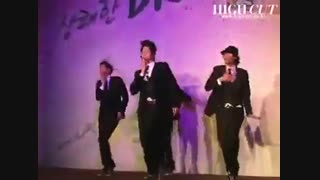 اجرای آهنگ Rainism از پادشاه کی پاپ Rain، توسط کیم هیون جونگ به عنوان هدیه کریسمس به طرفدارانش