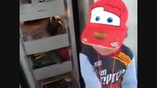 فسقلی می خواد باباشو بپیچونه خخخ..یادبگیرید