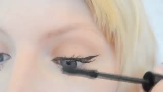Dolly Makeup 人形のメイクアップ