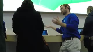 سرقت آیفون در قالب لباس مبدل کارمندان اپل استور!