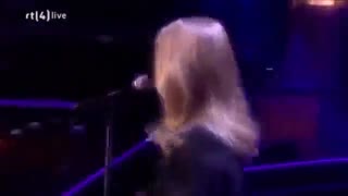 اجرای آهنگ Hurt از Laura Van Kaam