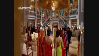 ورود زیا به جشن