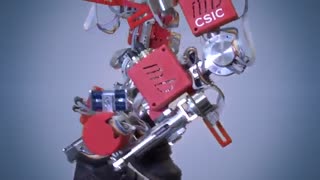 تولید اولین اسکلت خارجی مخصوص کودکان معلول [تماشا کنید]