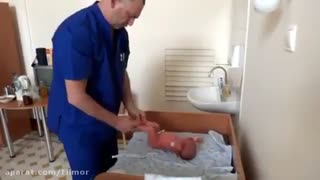 ویدیو عجیب از بازی کردن با بچه!