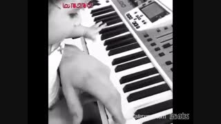 شیرین کاری های نگاه خانم کوچولو دختر عشقم محسن یگانه.آخی الهی قربونش برم.