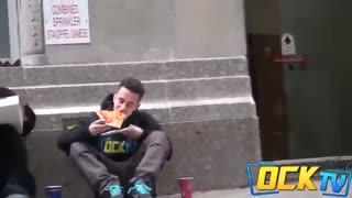 گرسنه هستم،بهم غذامیدی؟