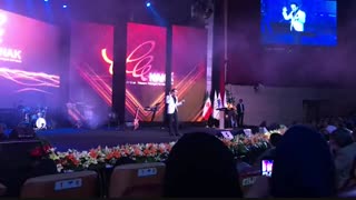 سوتی خنده دار برنامه ی استیج شبکه منو تو و تقلید صدا