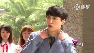 یکی بیاد لی رو بگیرههههه!exo