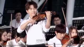 ویالون زدن هنری در کنسرت