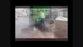 نظافت کف بسیار آلوده کارخانجات با پیشرفته ترین زمین شوی -اسکرابر