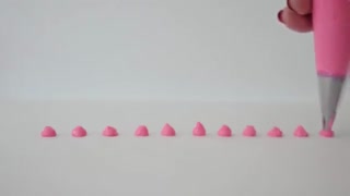 تا حالا یه مغازه قنادی رو خوردین ؟کیک با شکل مغازه قنادی