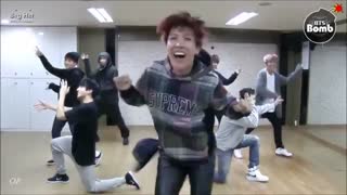 BTS funny mommentاگه نخندیدی بیا منو بکش حتما می خندی