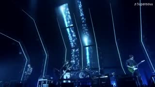 اینم یه تیکه ى دیگه از اجراى گروه CNBLUE