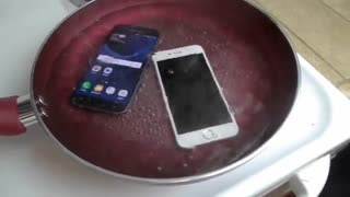 گلکسی اس 7 در مقابل آیفون 6 اس در آب جوشان ؛ کدام یک دوام خواهند آورد؟