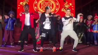 به شدت خنده دار >____<رقص ارشی در یک عروسی..خخخخخخ