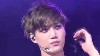 کای با لنز قرمز @___@فووووق خوشمل♥____♥