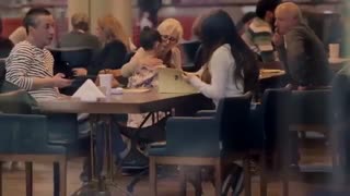 یونیسف دختری ٦ ساله را  با دو ظاهر فقیر و غنی به ...