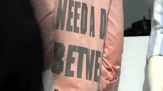 مانتوهای به عنوان تابلوهای تبلیغاتی سیّار