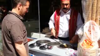 بستنی فروشی به سبکی عجیب