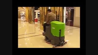 غبار روبی کف مراکز تجاری با دستگاه های پیشرفته زمین شوی-اسکرابر