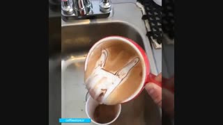 چه بلاییه سر این لاته میاری اخه؟؟؟بخورش خب!!!