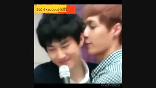 لی علاقه زیادی به بوسیدن همه دارهه..قیافه ی سوهو:O :O