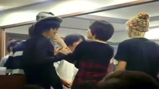 کیک دادن شین هه به سوکی( پشت صحنه تو زیبایی)