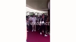 FANCAM fx EXO arrived at the hotel in Hawaii