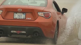 اسلوموشن حرکت ماشین در آب