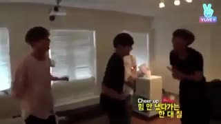 اجرای cheer upگروه توایس توسط گروه بی تی اس ارمی ها حتما ببینن