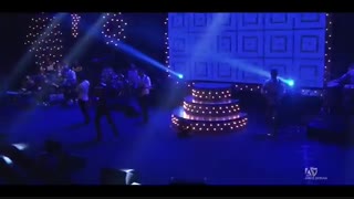 اجرای زنده آهنگ عاشقت شدم توسط فرزاد فرزین