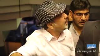 شیطنت های رضا عطاران در اکران مردمی فیلم " آبنبات چوبی "