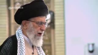 نماز خواندن رهبری